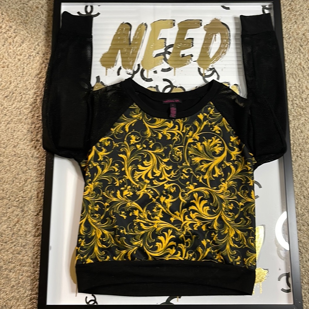 Women sweater size small.